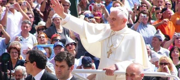 Benedek pápa igaz egyházak elleni vádaskodásai leleplezik saját rendszerét